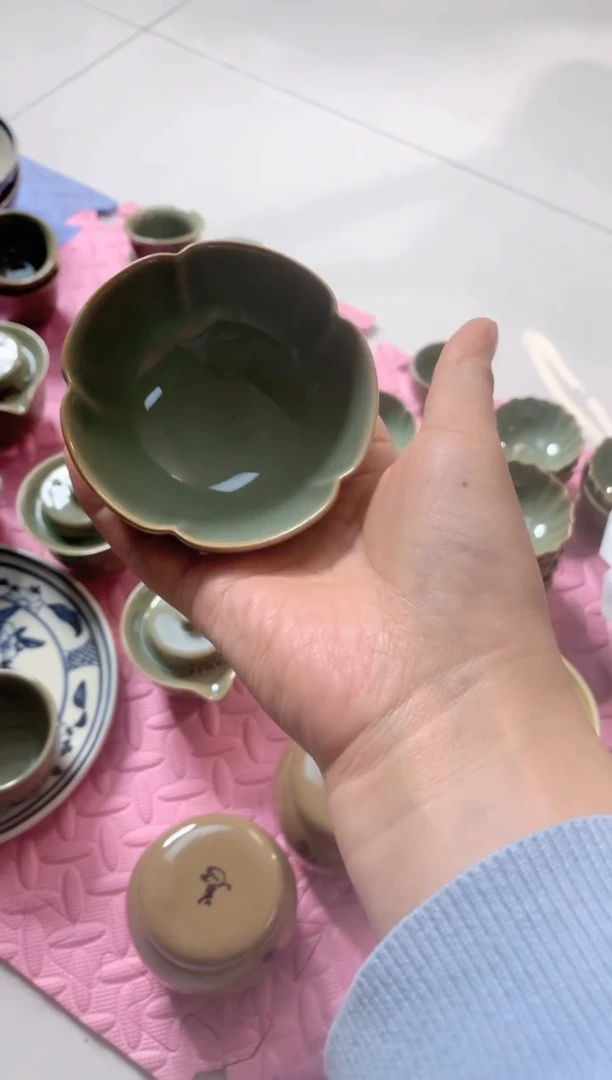 耀州窑青瓷花口主人杯两只
