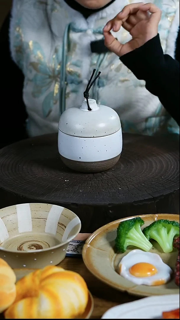 瓷粗陶尖顶盖汤罐