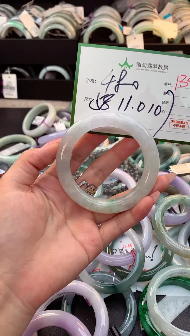 未镶嵌定制翡翠毛货需精细抛光+多人