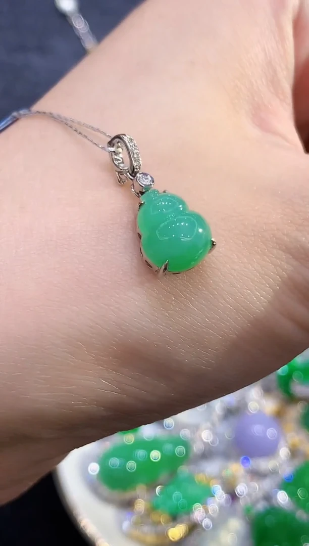 吊坠(不含链)18K金镶嵌翡翠L多样性发其一