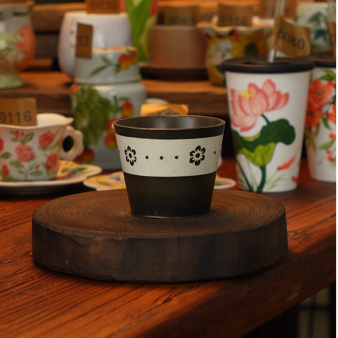 【0200】景德镇高温釉下手工手绘日式手握杯