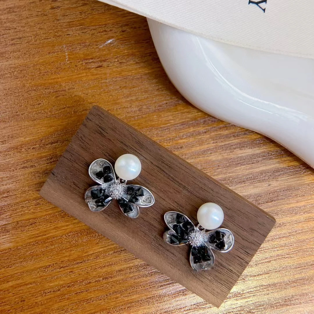 复古高级渐变黑灰蝴蝶珍珠耳钉时尚经典百搭简约气质