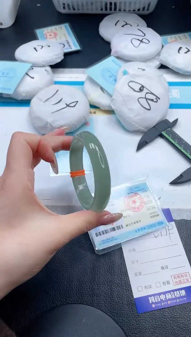 【闪购商品】石英质玉手镯未镶嵌5-V179-58