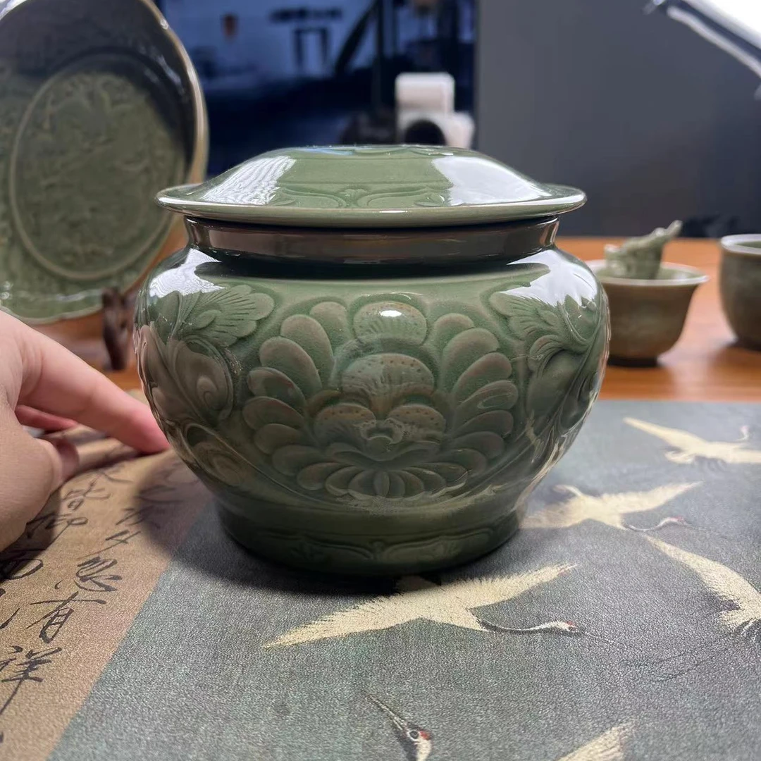 耀州窑全手工菊纹盖罐一个