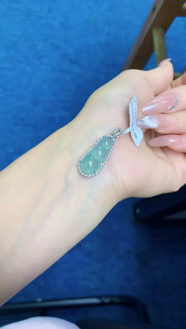 翡翠18K金镶嵌颈饰 天然缅甸翡翠A货
