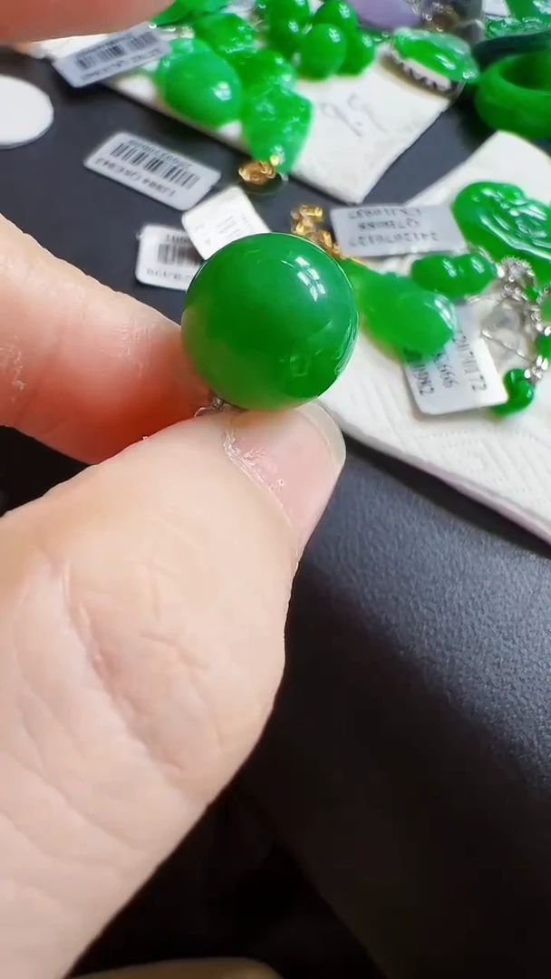 颈饰18K金镶嵌翡翠康*丽珠子