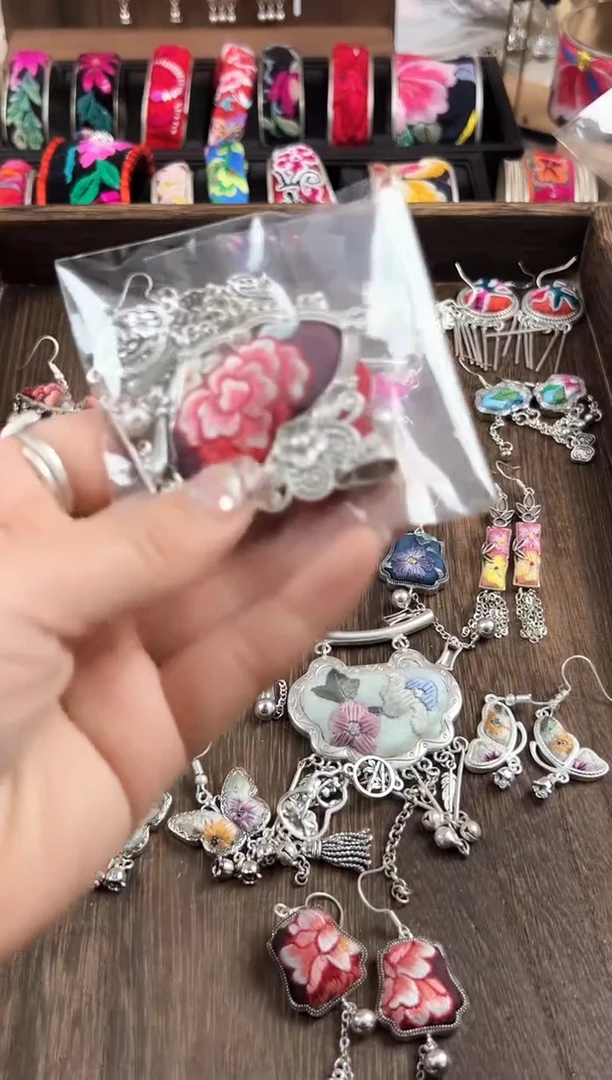 【闪购商品】织绣民族风老绣饰品566