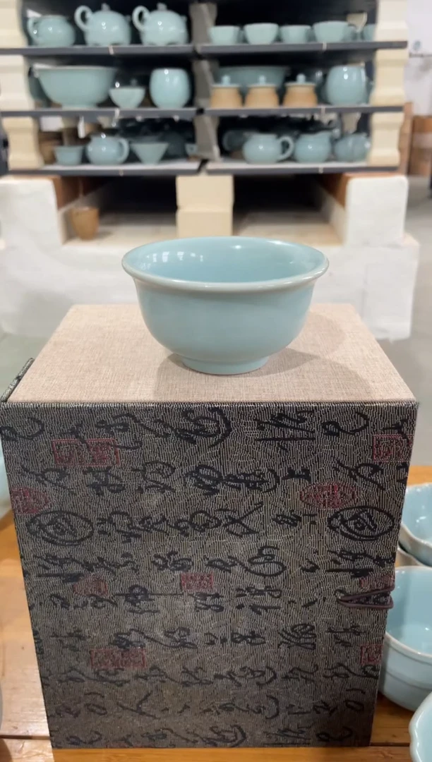 压手杯 天青 微瑕 朱晓辉款