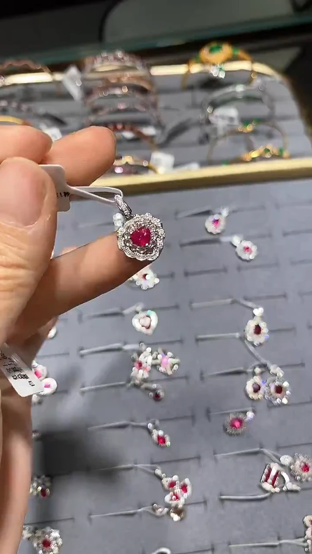 吊坠(不含链)18K金镶嵌红宝石