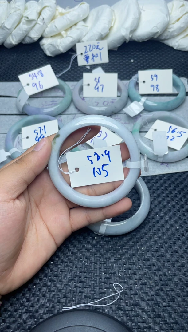 未镶嵌手镯翡翠小**，105