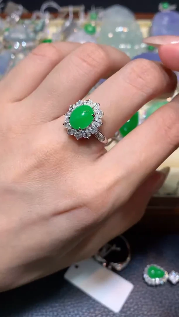 18K金镶嵌戒指翡翠1