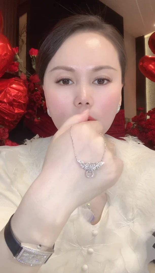 18K金镶嵌吊坠(不含链)钻石A37