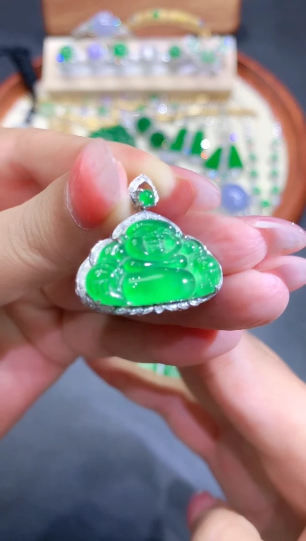 18K金镶嵌定制翡翠44团购