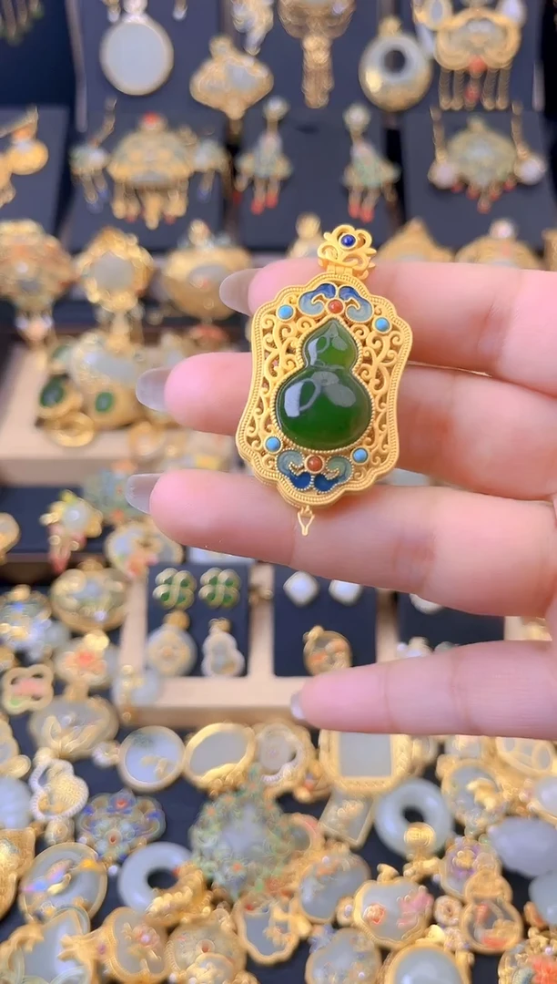 和田玉银S925镀金镶嵌颈饰碧玉葫芦香囊吊坠