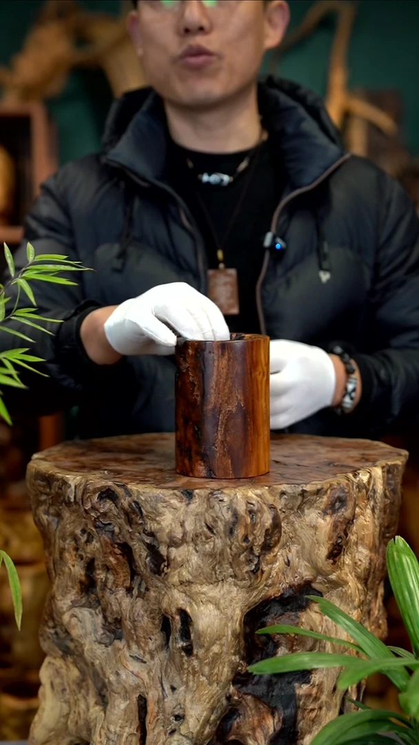 木雷击枣木笔筒