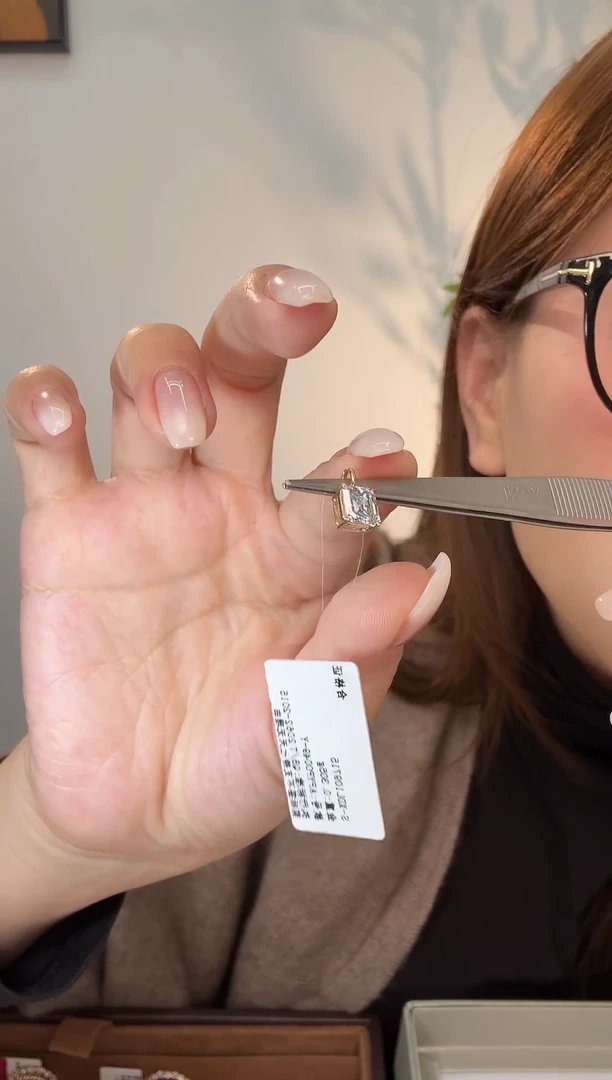 18K金镶嵌颈饰实验室培育钻石18k小方块吊坠1ct