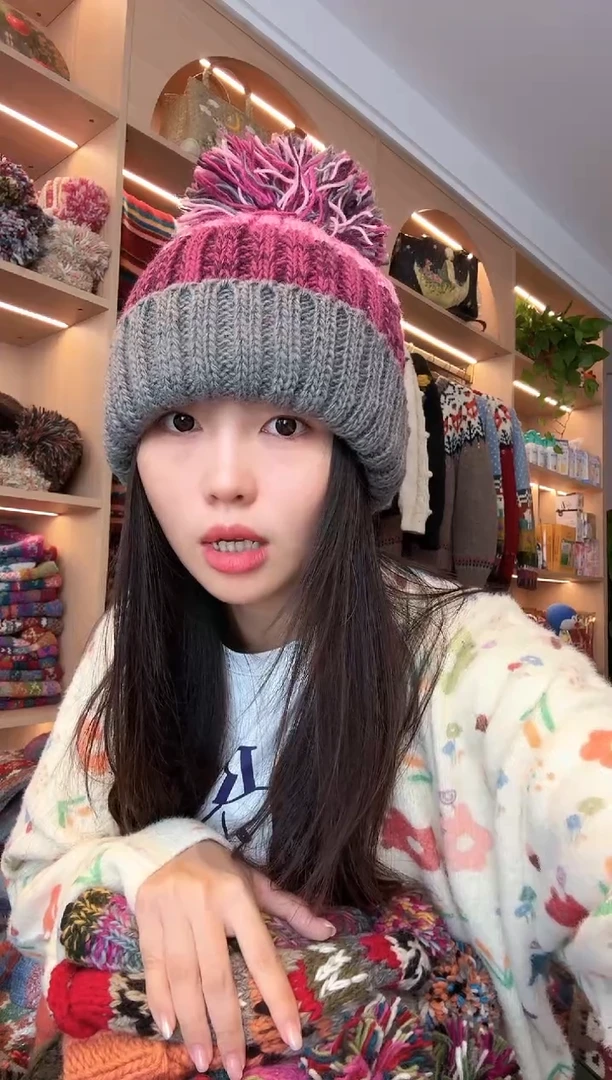 羊毛幸**开灰色翻边帽子