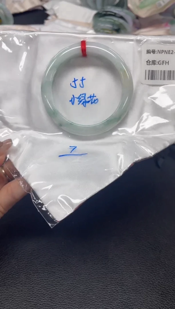 未镶嵌手镯翡翠翡翠手镯