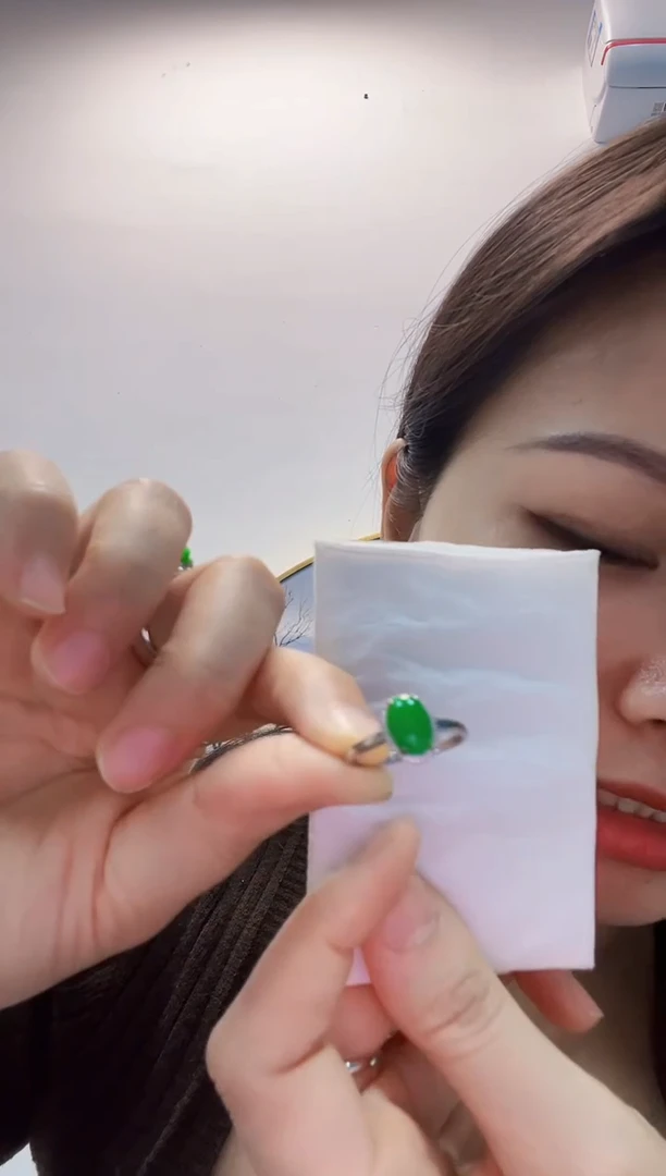 18K金镶嵌戒指翡翠3500