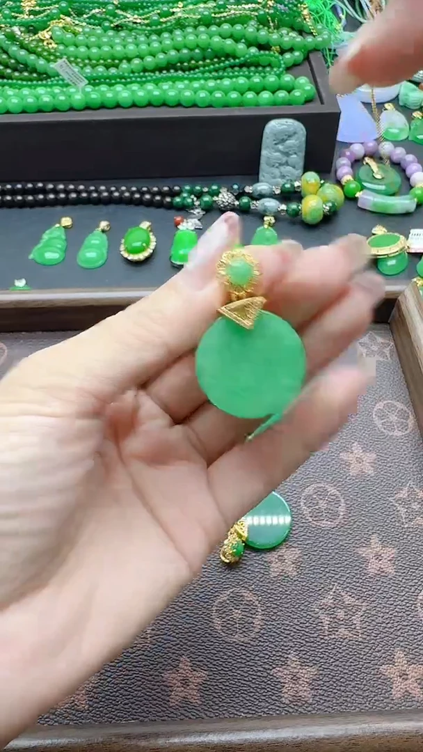 翡翠14K金镶嵌颈饰圆牌三角无事牌