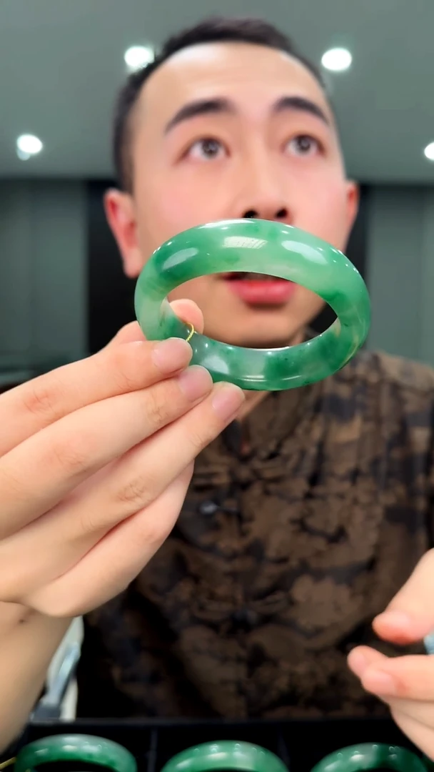 未镶嵌手镯石英质玉55.6