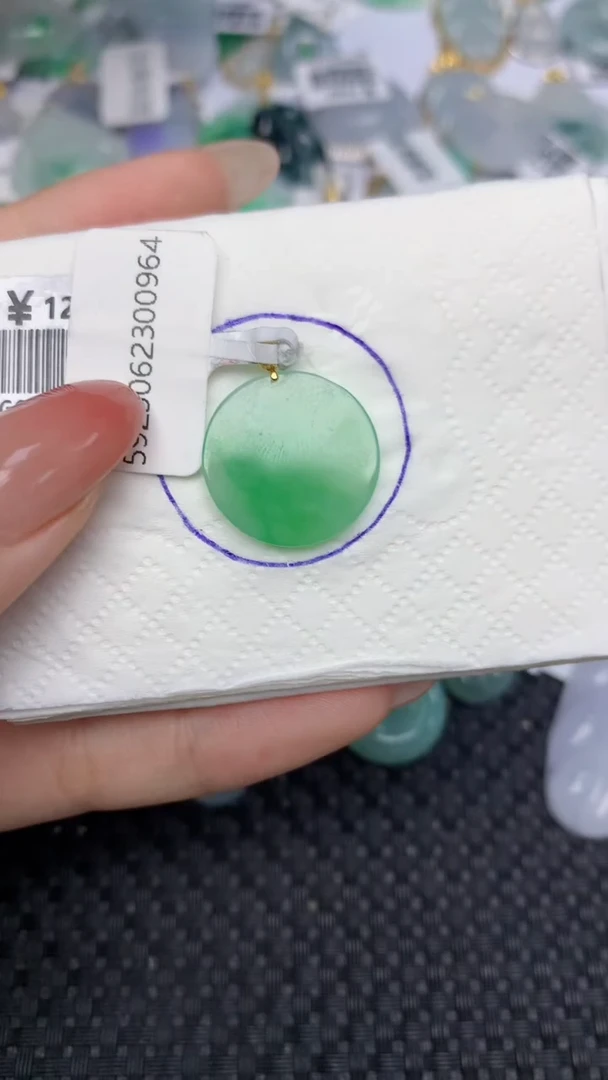 翡翠18K金镶嵌颈饰天然翡翠a货