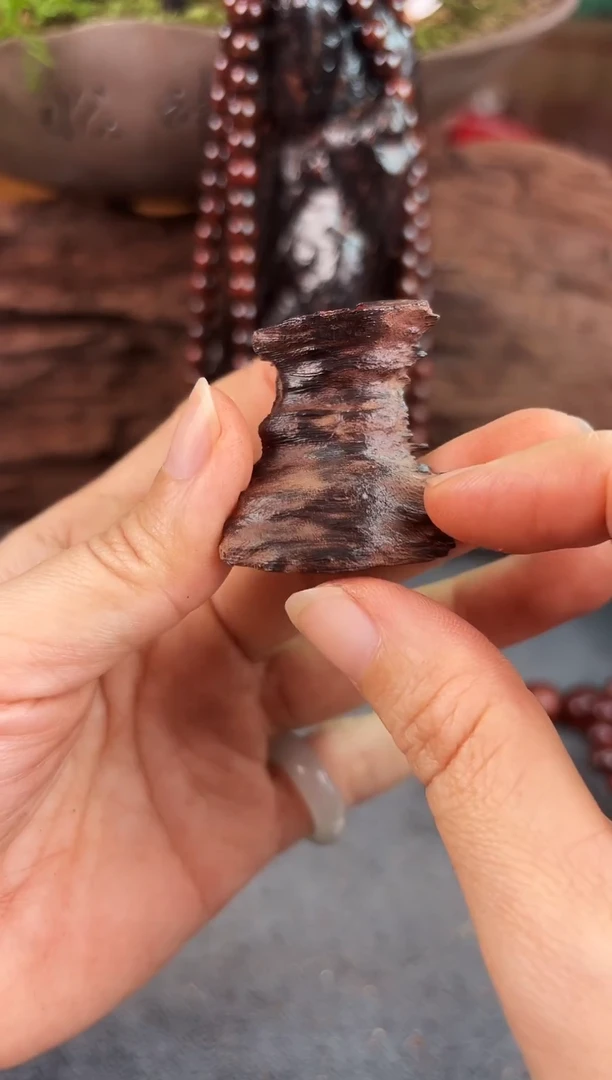 降真香海南红降花梨公随形原料手把件7g