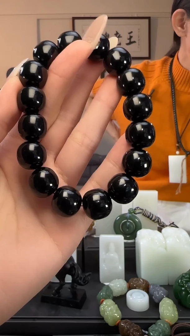 颈饰未镶嵌和田玉青玉老型手串