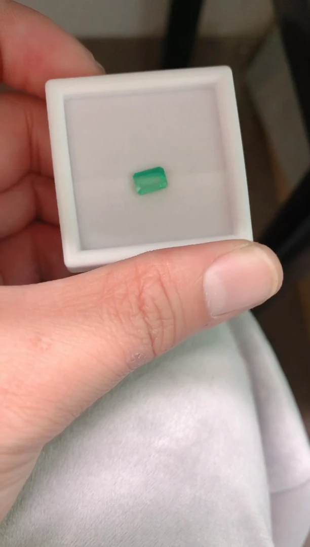 裸石祖母绿1.06ct吉尔德