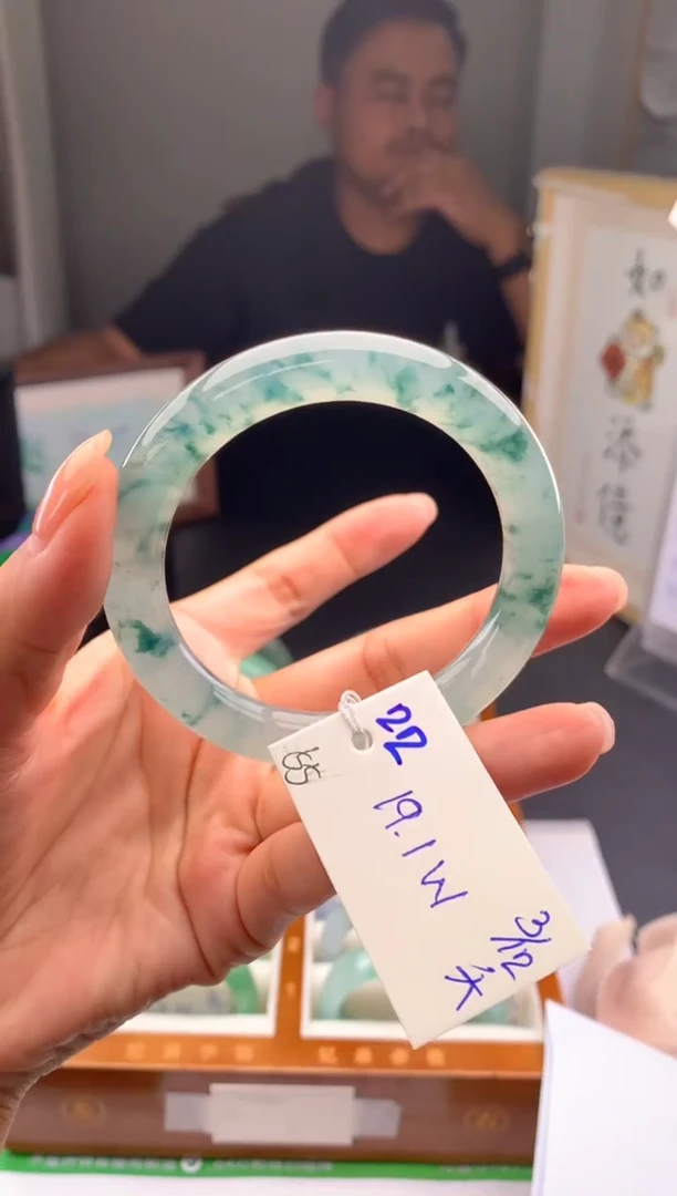 未镶嵌手镯翡翠假一赔三   手镯