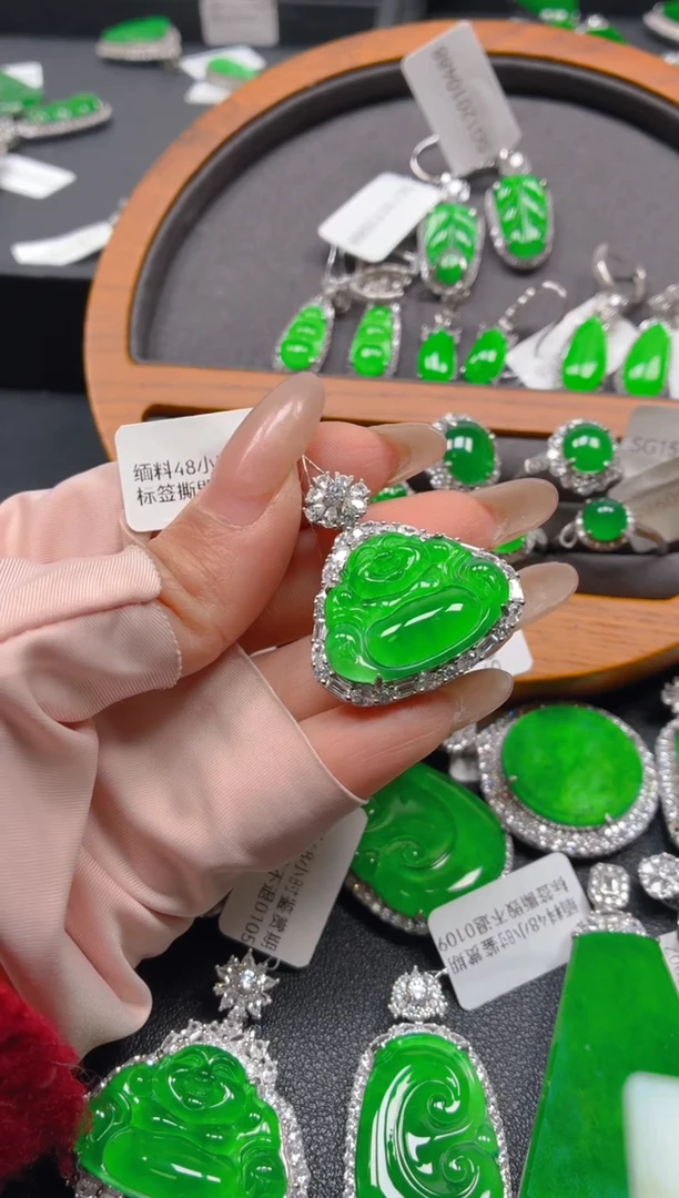 银S925镶嵌翡翠耳饰1