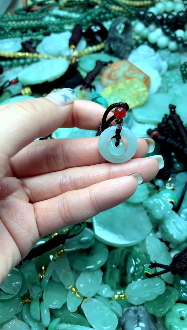 颈饰未镶嵌翡翠1