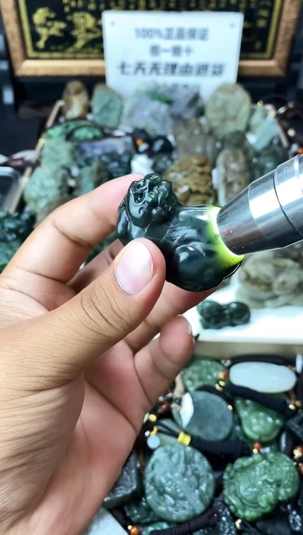 颈饰未镶嵌和田玉1