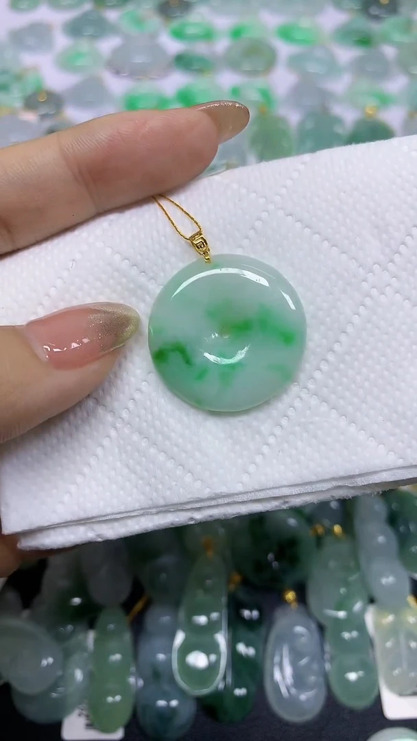 颈饰18K金镶嵌翡翠天然翡翠A货