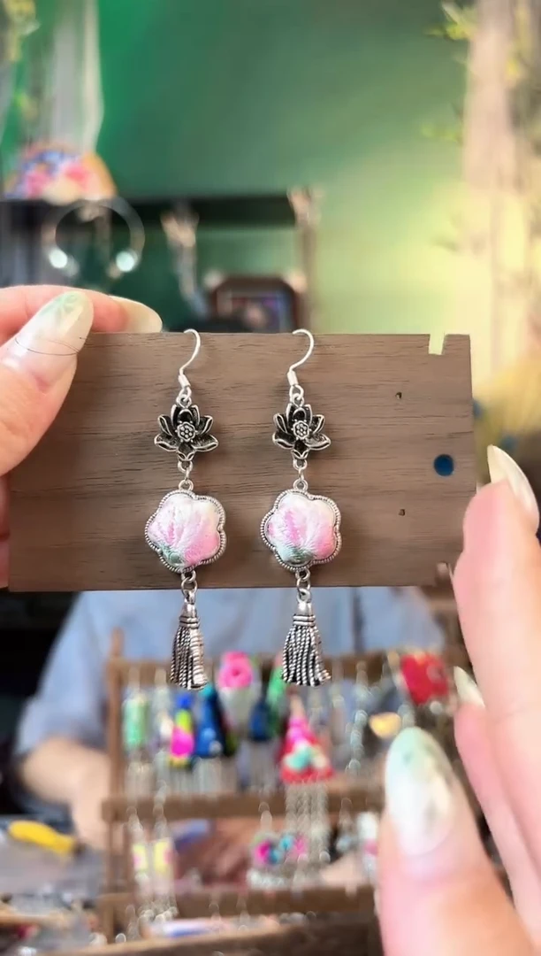 织绣彩云南阁非遗老绣饰品061