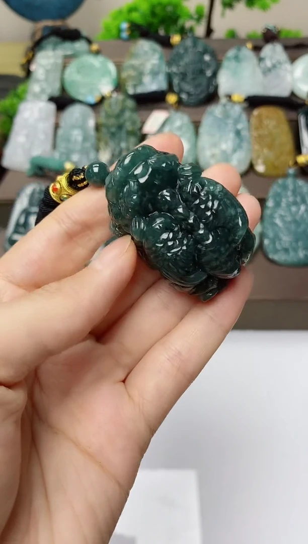 翡翠未镶嵌颈饰