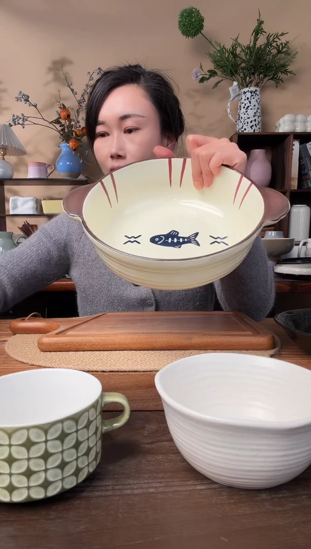 9英寸小鱼螺纹双耳碗微瑕