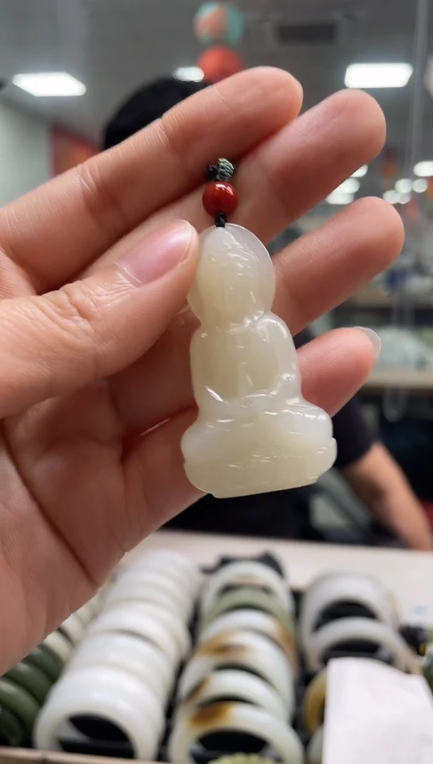 和田玉未镶嵌颈饰观音吊坠随机发一件