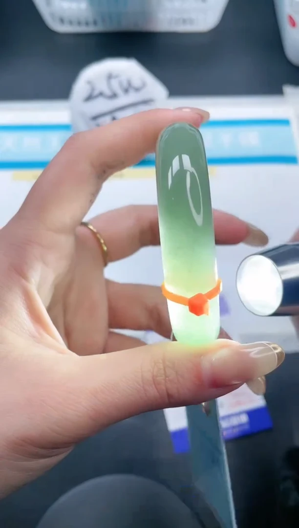 【闪购商品】石英质玉手镯未镶嵌15V278-54