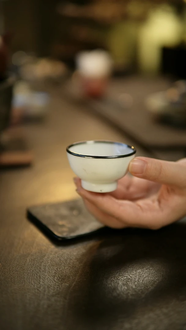 阿眠     老瓷杯