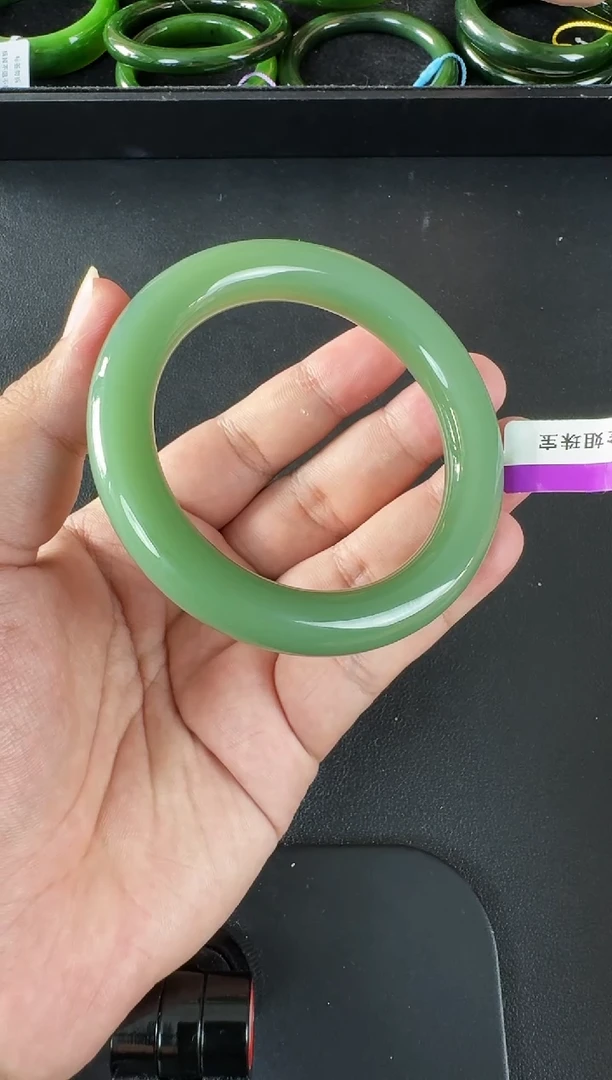 颈饰未镶嵌和田玉（碧玉）手镯约56+MM粉青特细
