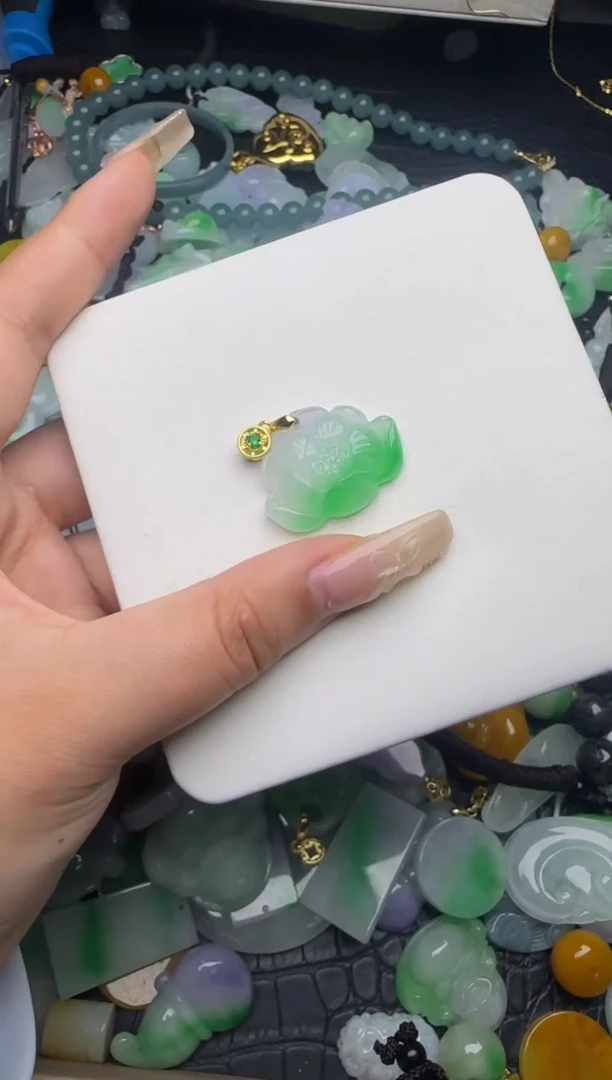 翡翠未镶嵌颈饰天然缅甸翡翠吊坠