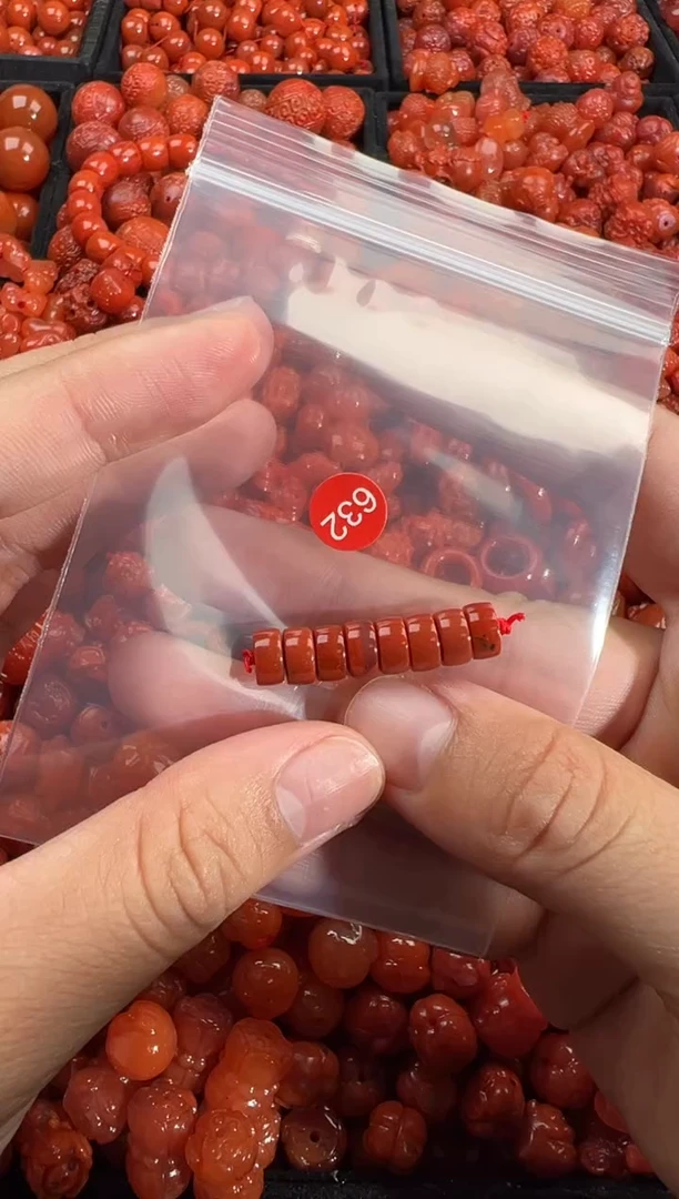 南红玛瑙未镶嵌颈饰1