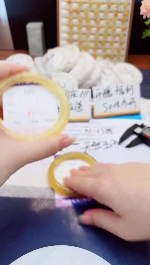 未镶嵌手镯石英质玉489米黄63