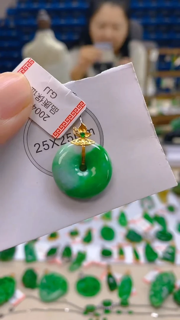 颈饰18K金镶嵌翡翠新号开播 全场乱卖