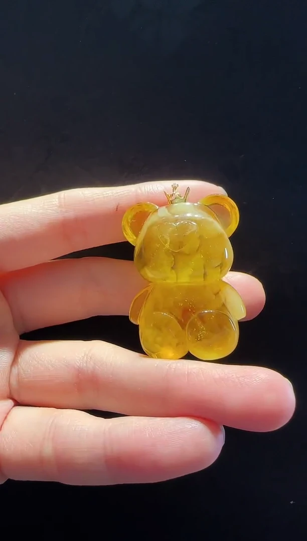 蜜蜡颈饰18K金镶嵌小熊尺寸40*29*24mm
