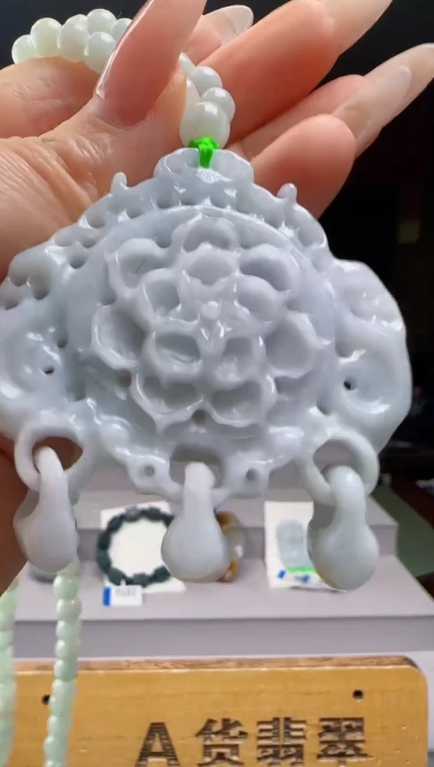 翡翠未镶嵌颈饰YJ@@WS1WX37650