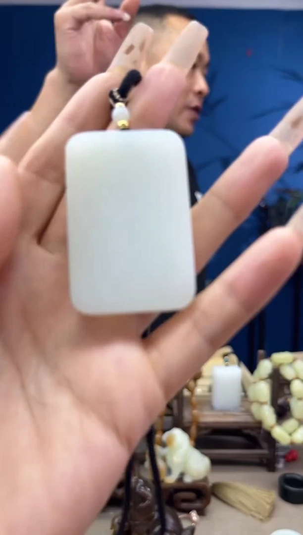 和田玉未镶嵌颈饰1