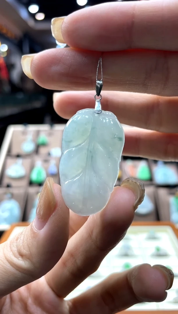【闪购商品】翡翠颈饰18K金镶嵌树叶