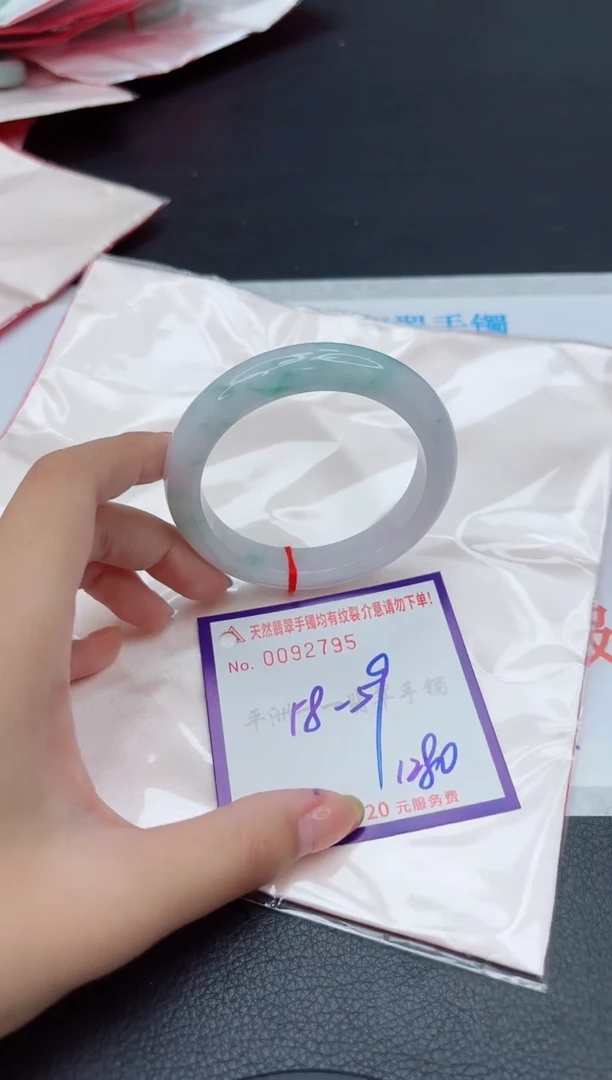 未镶嵌手镯翡翠1